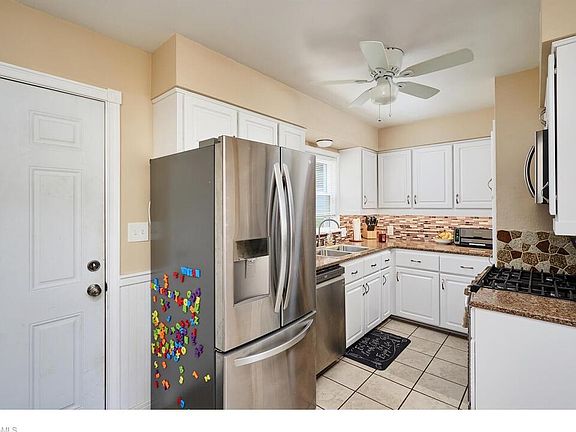 4th image of 141 Emmons Ave
