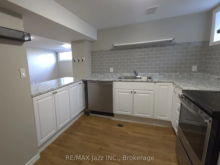 127 Lupin Dr #BASEMENT — Photo 7