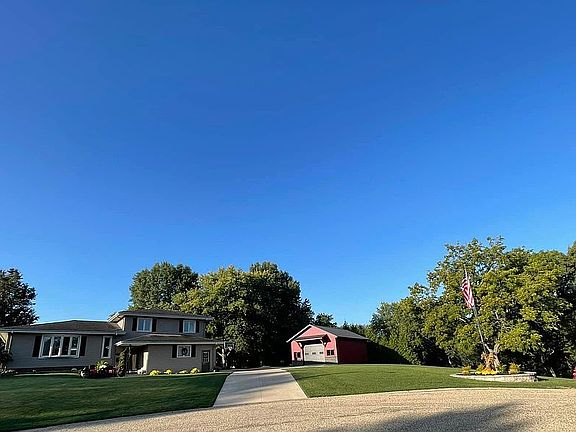 3rd image of 6 Crestview Dr