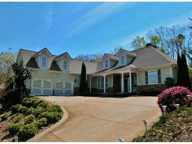 2641 Waters Edge Dr photo 1