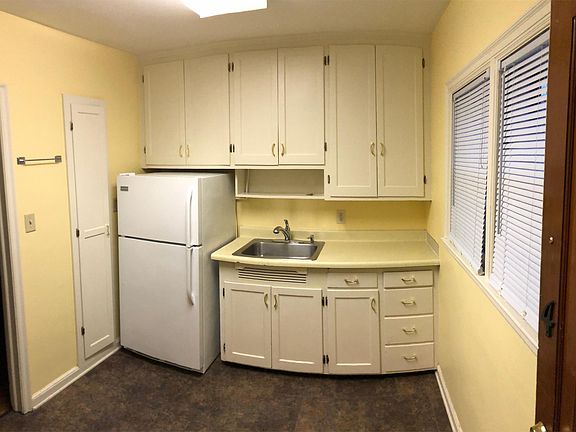 4th image of 808 11th St N APT 4