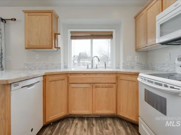 59 W Indian Rocks St — Photo 10