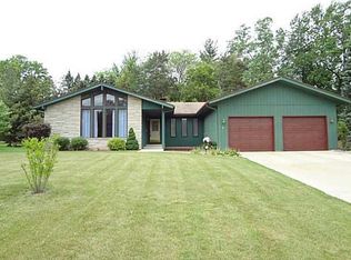 906 Old Post Rd, Grand Ledge, MI 48837