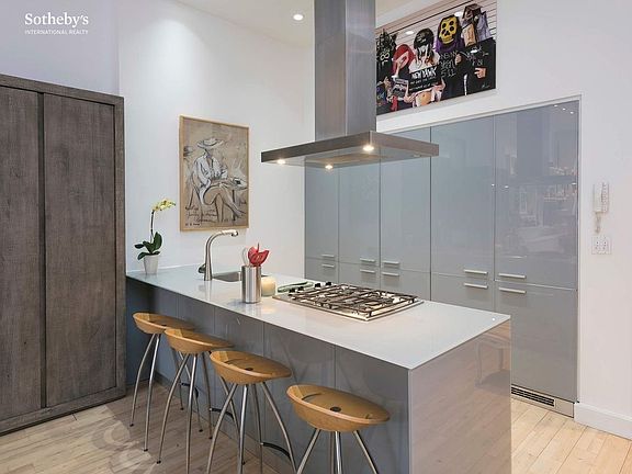4th image of 420 W 25th St APT 8G