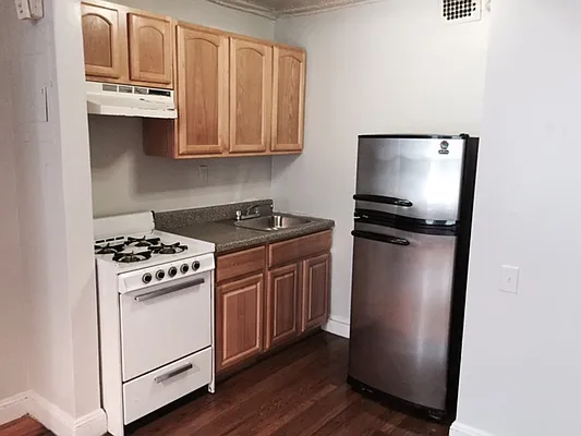 Rented by Premier Metro Realty Corp | media 17
