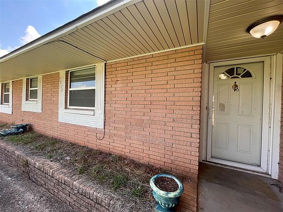4th image of 5913 Crestview Dr