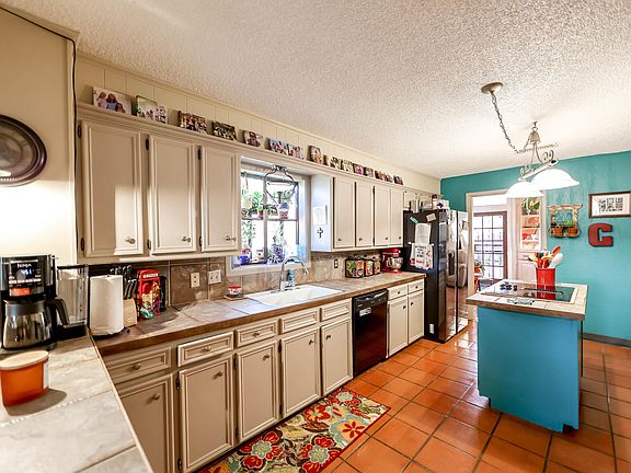 5th image of 5 Tanglewood Ln