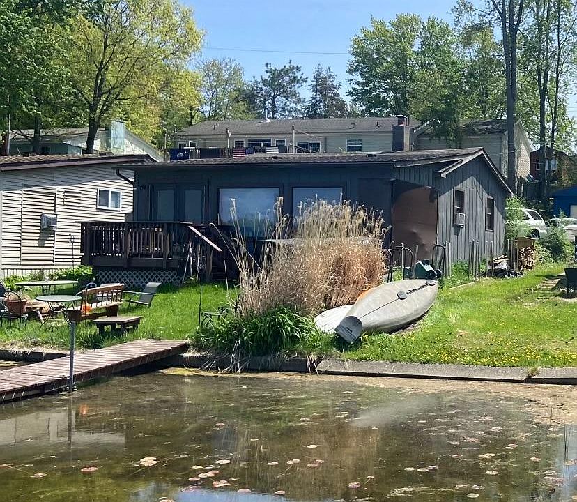 2561 Melvin Rd, Pinckney, MI 48169 Zillow