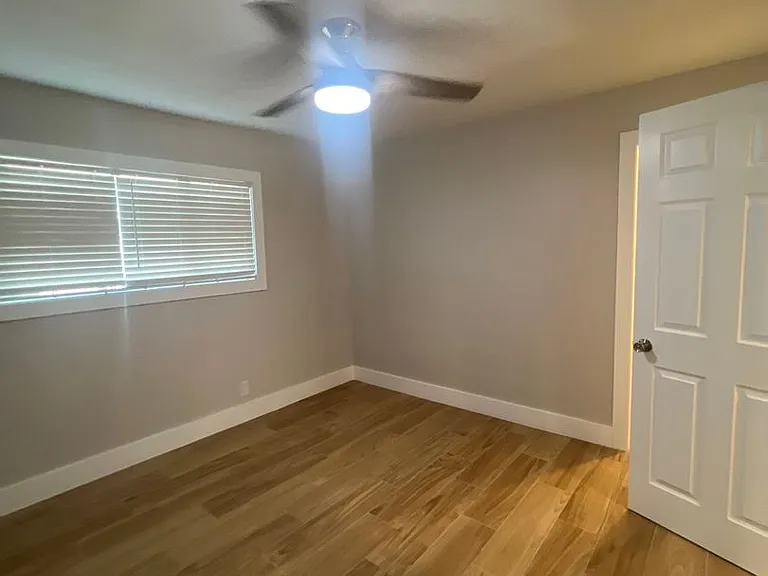 825 W Colden Ave — Photo 3