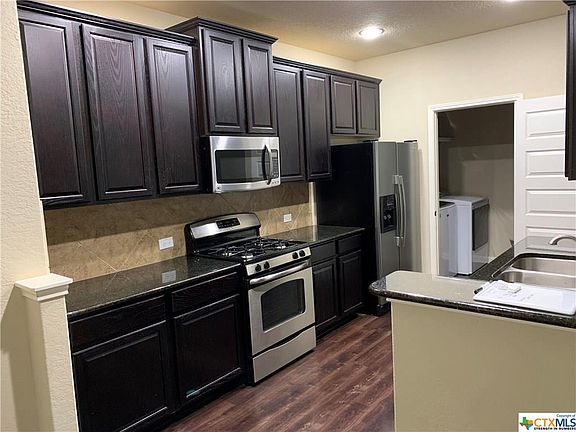 5th image of 225 Oak Creek Way