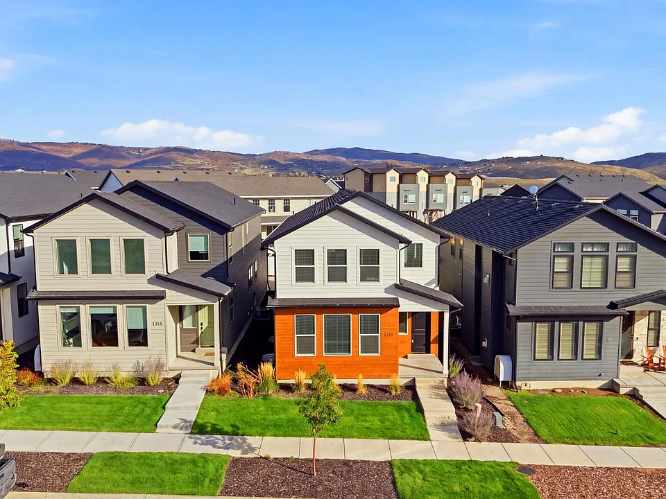 1281 Village Green Trl