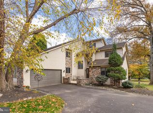 10 Hellberg Ave, Chalfont, PA 18914