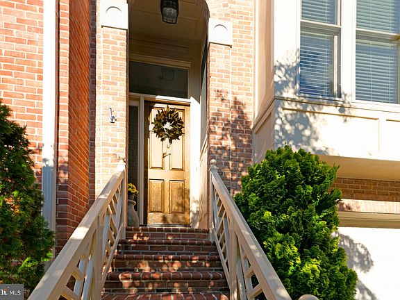 3rd image of 1512 Hampton Hill Cir