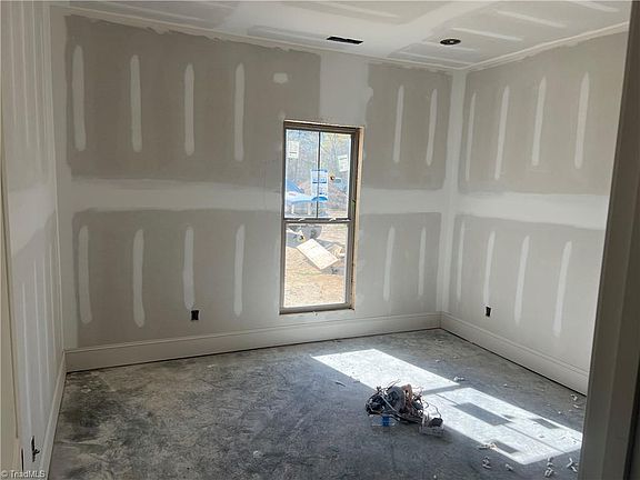 4th image of 6943 Ridge Rd