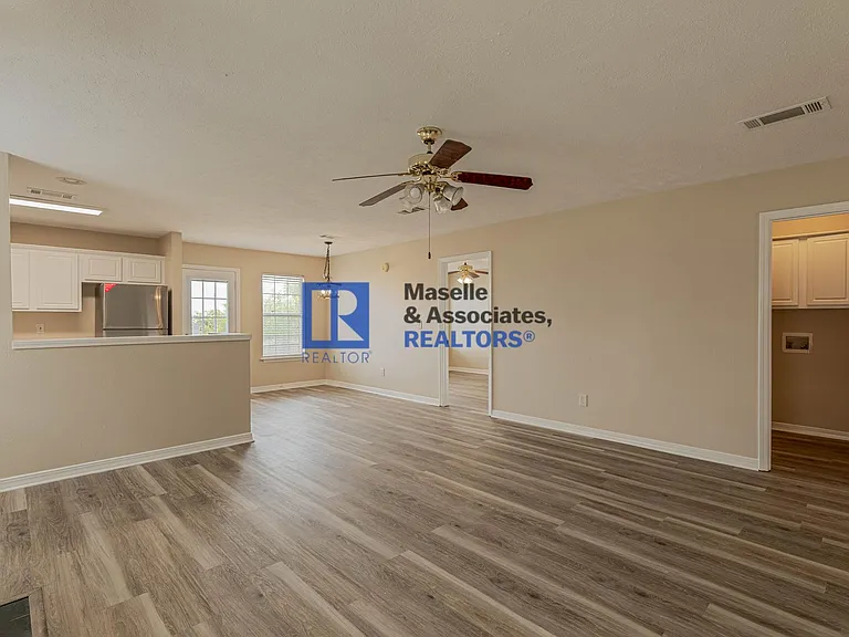 413 Woodlake Ln — Photo 15