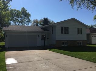 741 Pierce St S, Shakopee, MN 55379