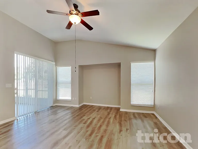 1614 Sand Hollow Ln — Photo 3