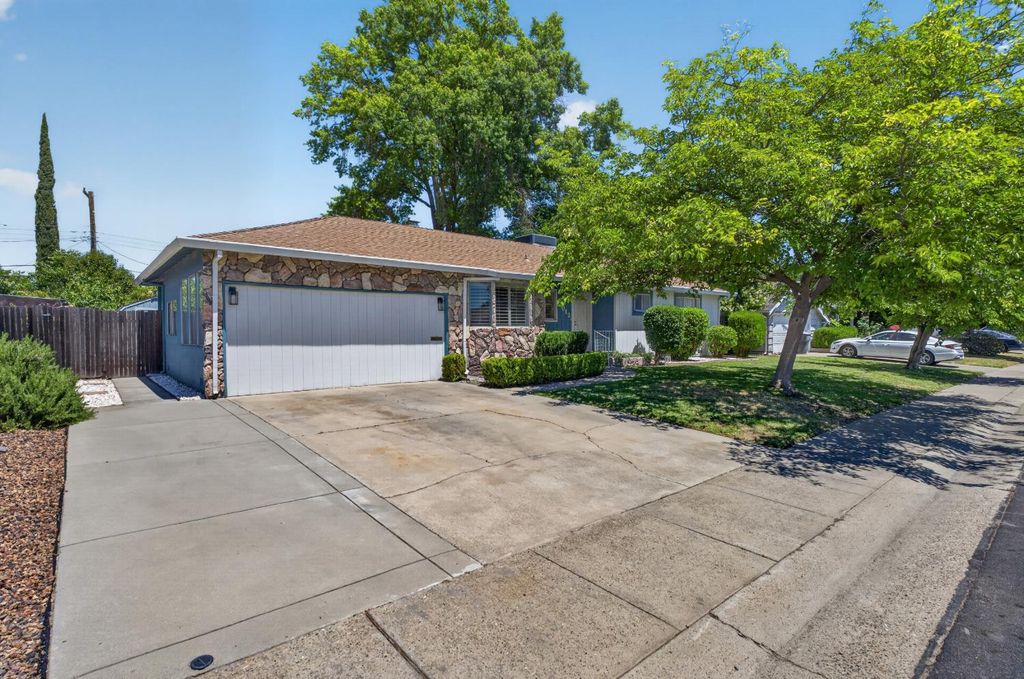 5012 I Pkwy, Sacramento, CA 95823 home