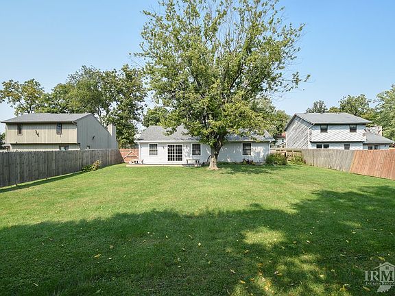 3rd image of 401 W Skyway Dr