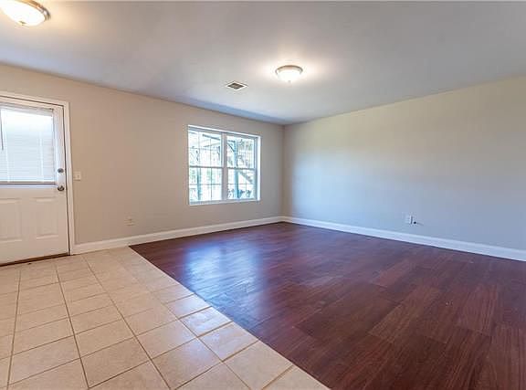 5th image of 2525 Gillian Ln