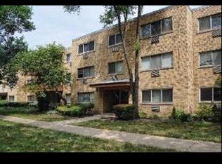 754 Dempster St, Mount Prospect, IL 60056