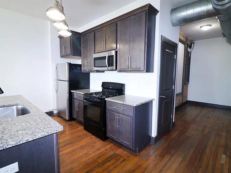2611 Vine St — Photo 22