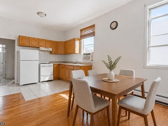 5th image of 4108 New York Ave