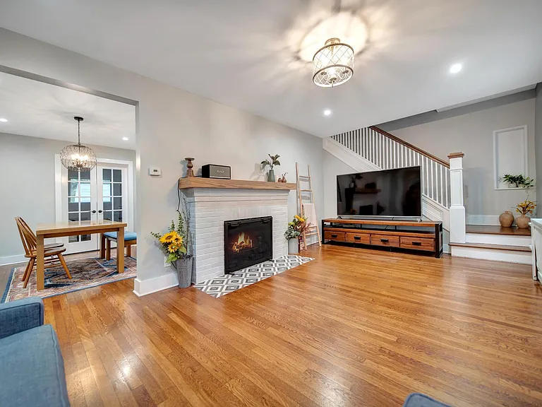 352 Durie Ave — Photo 9