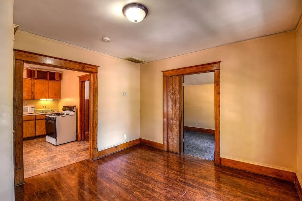 1171 Marion St — Photo 2