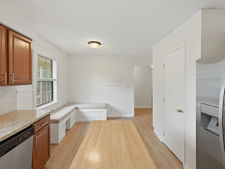 817 Wyldewood Rd — Photo 12