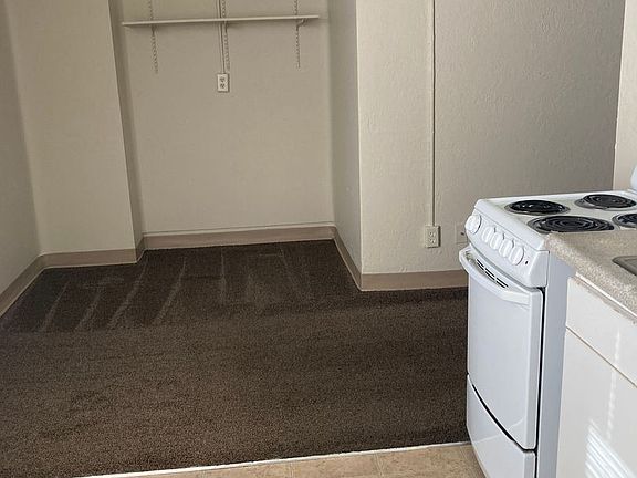 3rd image of 522 N Iron St #202