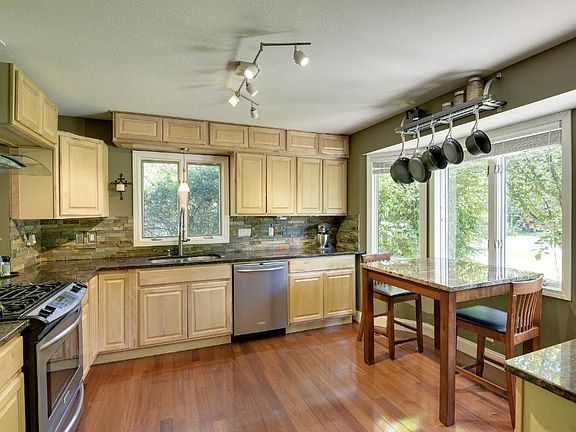 4th image of 125 Orchid Ln N