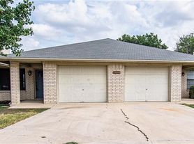 3002 Honeysuckle Cir, Killeen