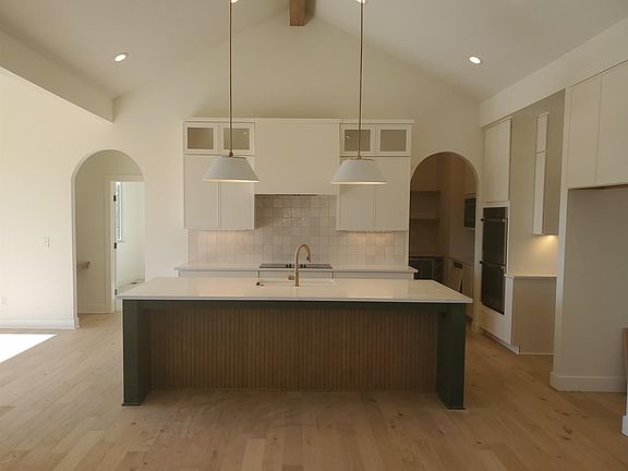 3rd image of 1223 W Lakeway Ct