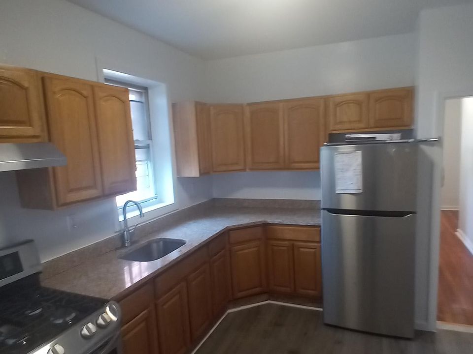 1st image of 279 Hawthorne Ave