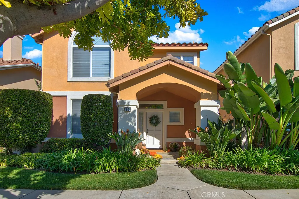 3 bed, 2.5 bath, 1574 sqft, $4,500 — Photo 1