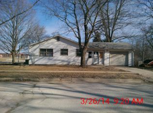 1431 S Locust Ave, Freeport, IL 61032