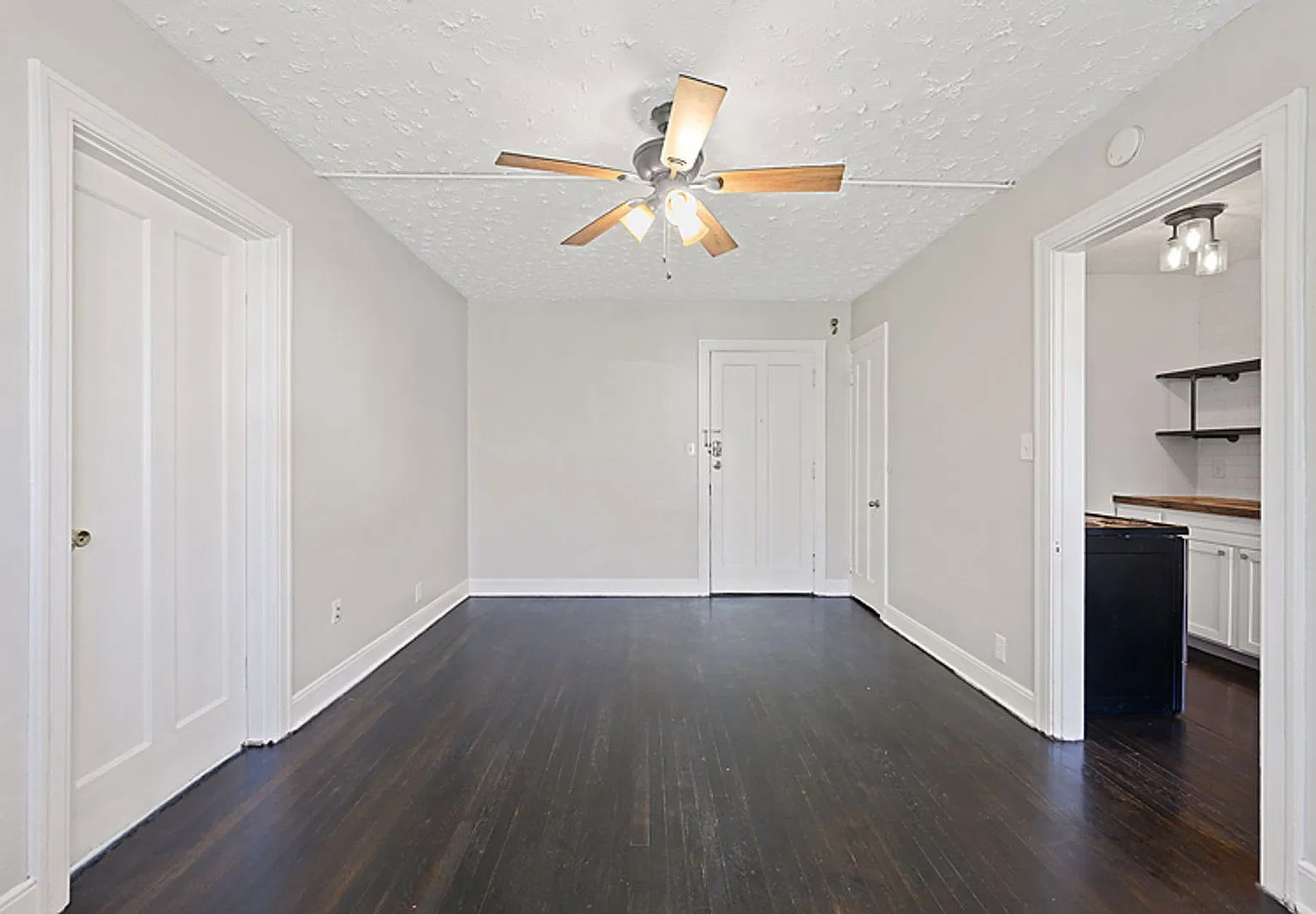 1 bed, 1.0 bath, $899 — Photo 4