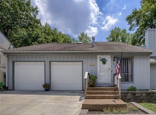 7405 W 56th Ter, Overland Park, KS 66202