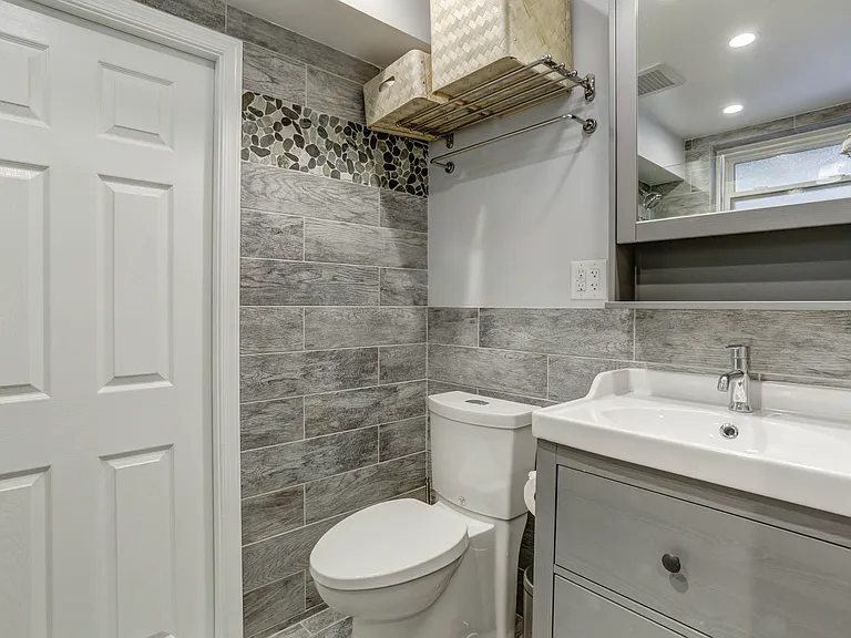 821 Tewkesbury Pl NW — Photo 25