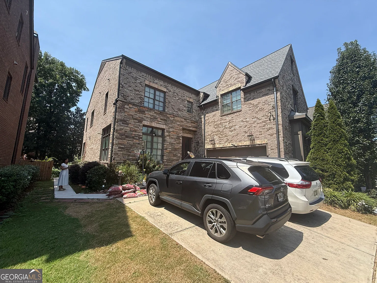 2 bed, 2.0 bath, 2500 sqft, $2,200 — Photo 3