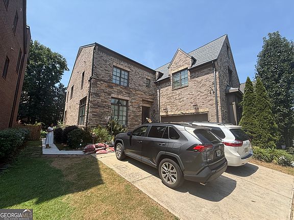 3rd image of 3816 Chamblee Dunwoody Rd