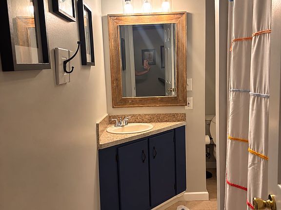 5th image of 319 Ashley St