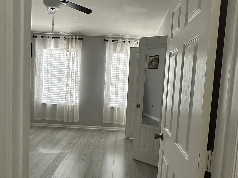 1098 Vineland Pl — Photo 13
