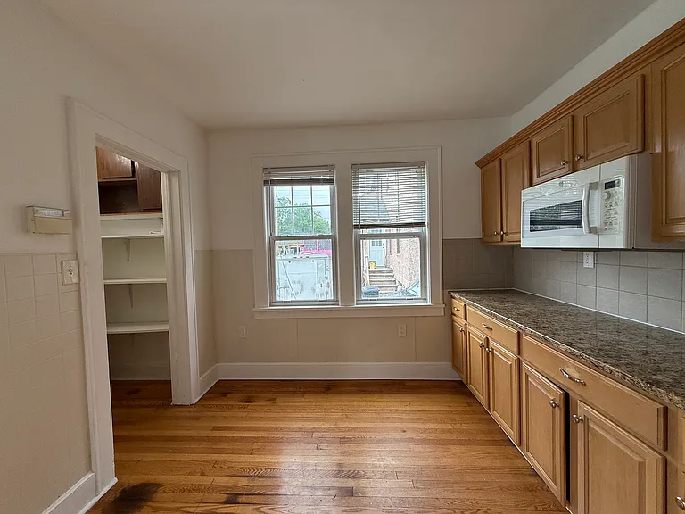 116 Greene Pl — Photo 6