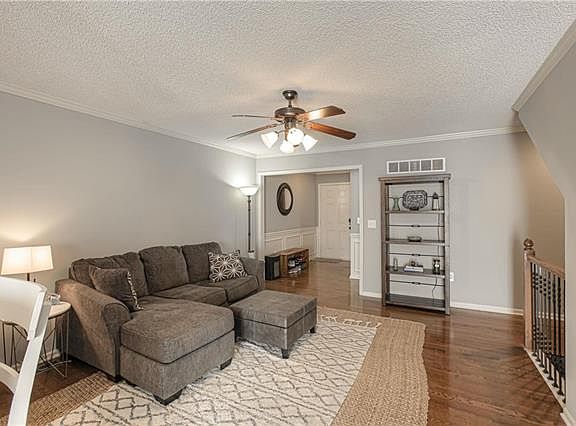 5th image of 1635 N 128th St