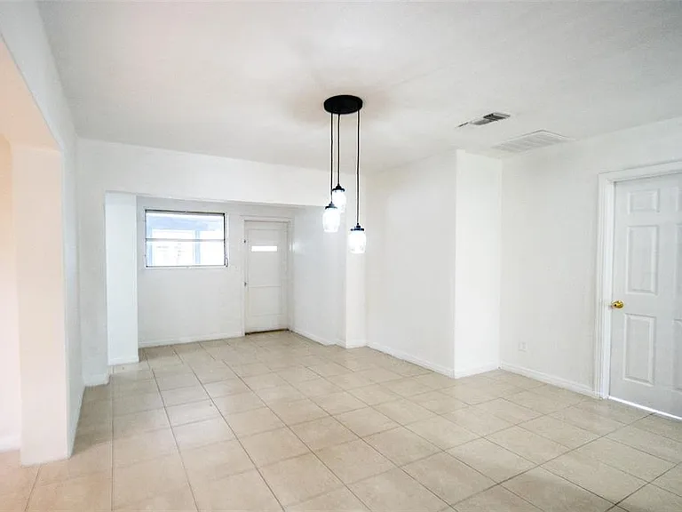 2317 Harris St — Photo 24