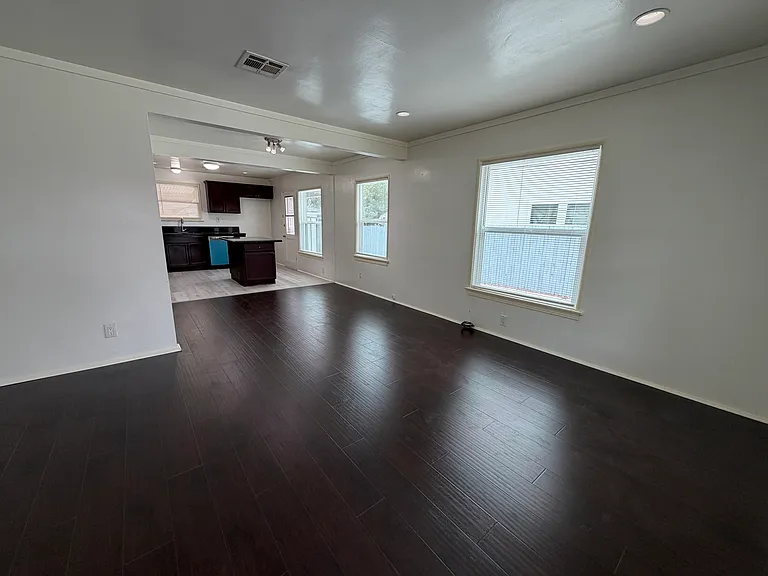 824 W Service Ave — Photo 2