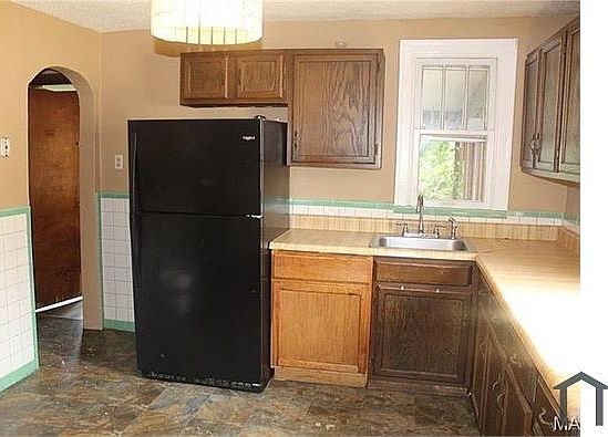 5th image of 2643 Solway Ave
