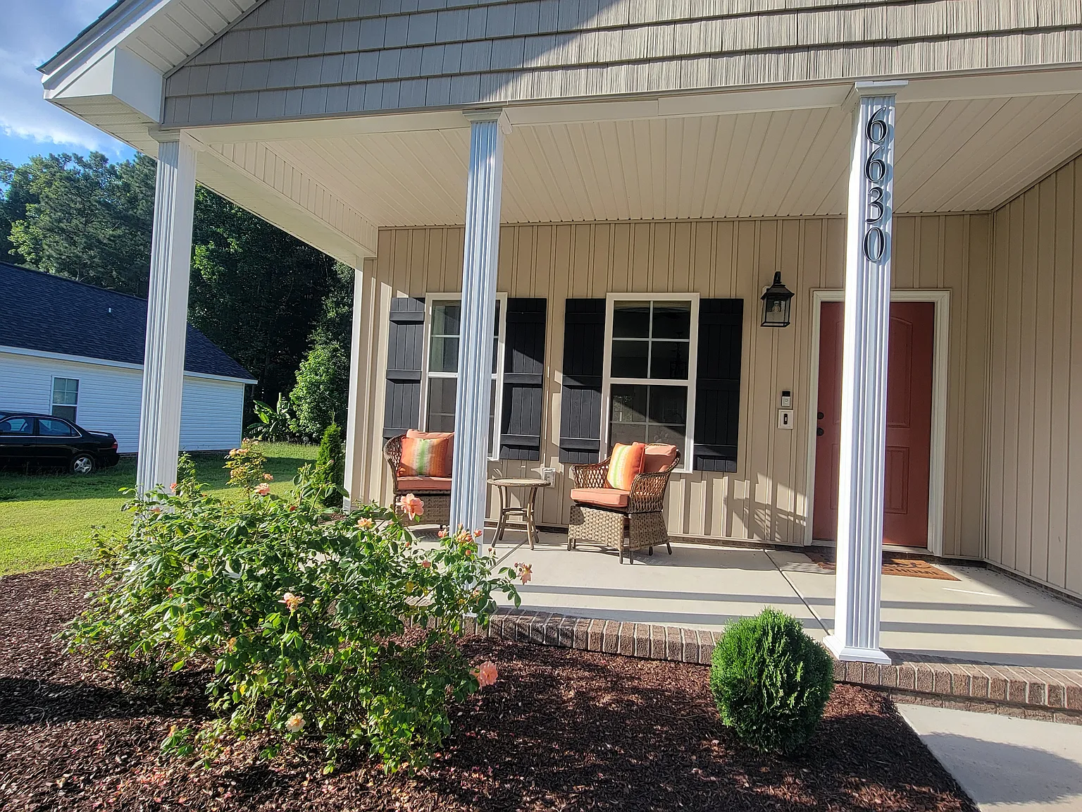 3 bed, 1358 sqft, $1,900 — Photo 2